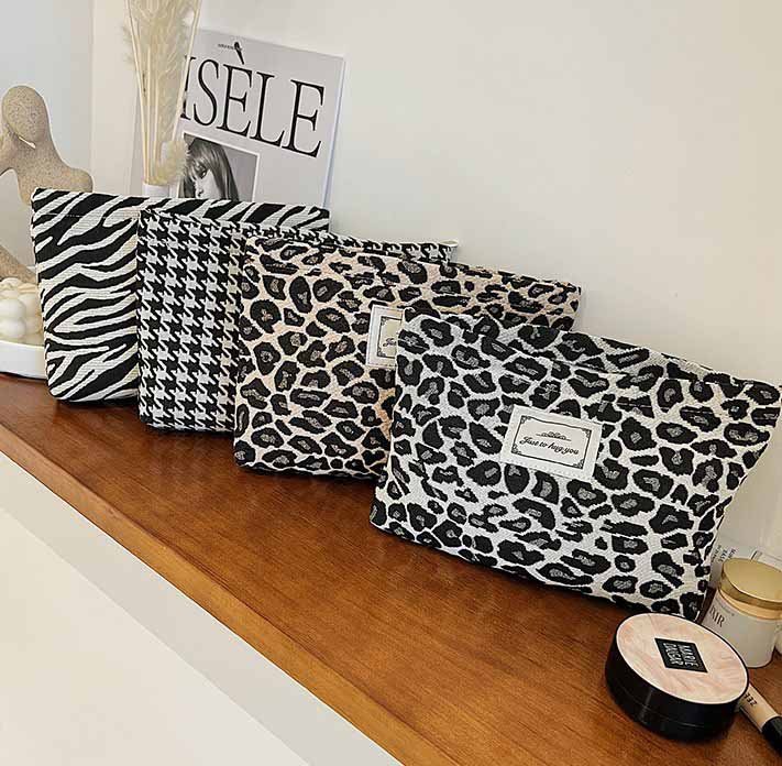 hot leopard makeup bags3