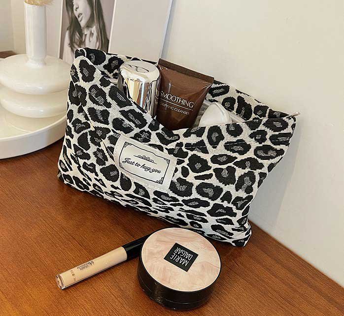 hot leopard makeup bags4